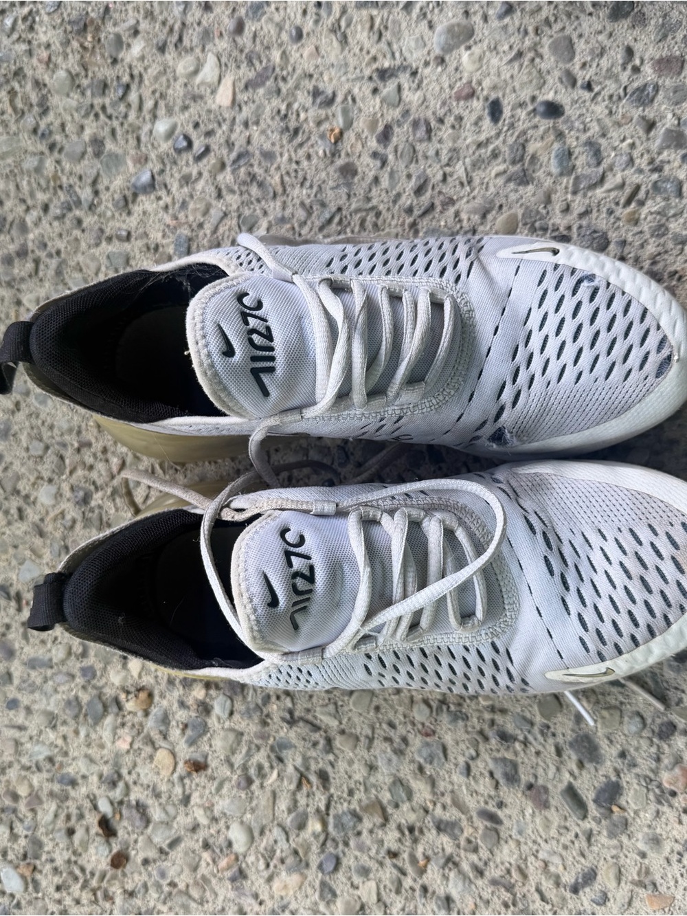 Nike women’s size 8 White Athletic Running Sneakers with Black Lining